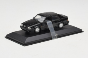 Alfa Romeo 75 3.0 V6 Sort Minichamps 1:43 403120463 Metal — billede 2 af 4