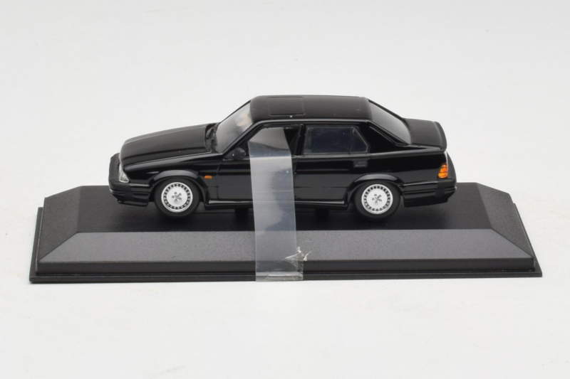 Alfa Romeo 75 3.0 V6 Sort Minichamps 1:43 403120463 Metal