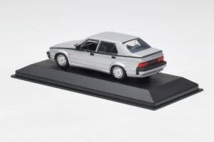 Alfa Romeo 75 3.0 V6 Sølv Minichamps 1:43 400120461 Metal — billede 3 af 4