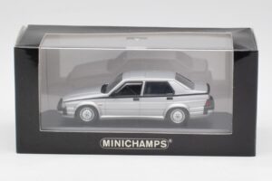 Alfa Romeo 75 3.0 V6 Sølv Minichamps 1:43 400120461 Metal — billede 4 af 4