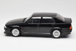 Alfa Romeo 75 Turbo Evoluzione Sort MCG 1:18 MCG18429 Metal — billede 3 af 6