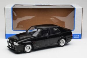 Alfa Romeo 75 Turbo Evoluzione Sort MCG 1:18 MCG18429 Metal — billede 6 af 6