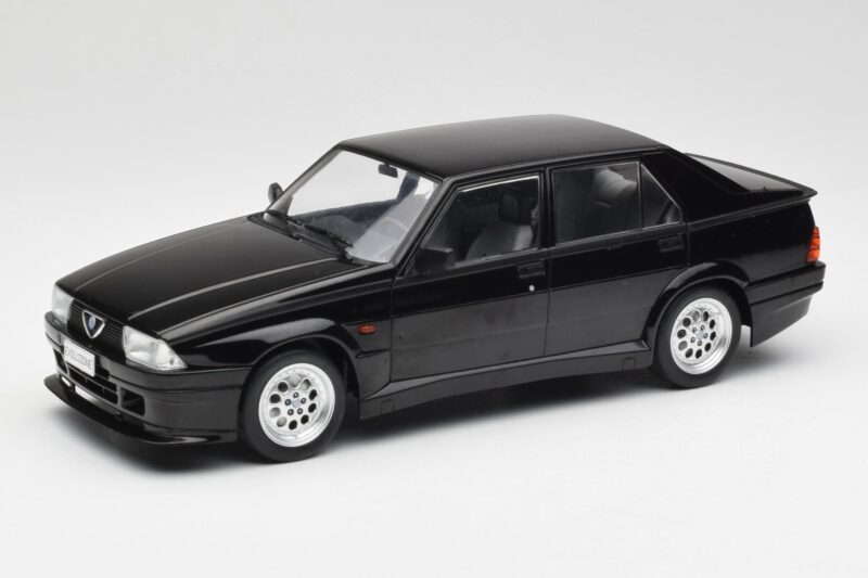 Alfa Romeo 75 Turbo Evoluzione Sort MCG 1:18 MCG18429 Metal