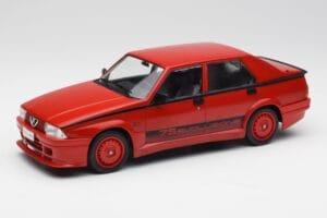 Alfa Romeo 75 Turbo Evoluzione Rød MCG 1:18 MCG18428 Metal