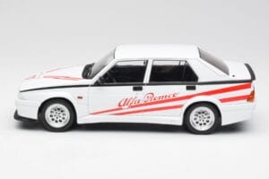 Alfa Romeo 75 Turbo Evoluzione Hvid MCG 1:18 MCG18430 Metal — billede 3 af 6