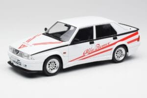 Alfa Romeo 75 Turbo Evoluzione Hvid MCG 1:18 MCG18430 Metal