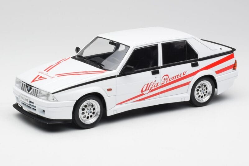 Alfa Romeo 75 Turbo Evoluzione Hvid MCG 1:18 MCG18430 Metal