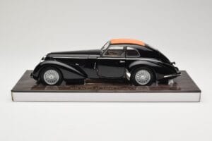Alfa Romeo 8C 2900B Lungo Sort Minichamps 1:18 100120421 Metal