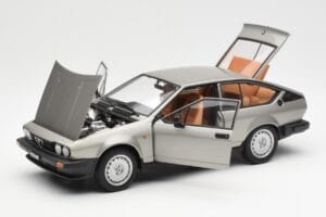 Alfa Romeo Alfetta GTV 2.0 Grå Metallic AUTOart 1:18 70147 Metal — billede 2 af 8