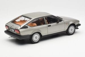 Alfa Romeo Alfetta GTV 2.0 Grå Metallic AUTOart 1:18 70147 Metal — billede 3 af 8
