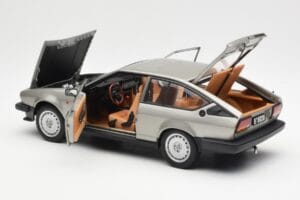 Alfa Romeo Alfetta GTV 2.0 Grå Metallic AUTOart 1:18 70147 Metal — billede 5 af 8
