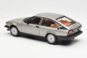 Alfa Romeo Alfetta GTV 2.0 Grå Metallic AUTOart 1:18 70147 Metal — billede 7 af 8