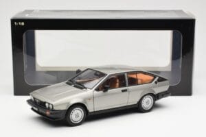 Alfa Romeo Alfetta GTV 2.0 Grå Metallic AUTOart 1:18 70147 Metal — billede 8 af 8