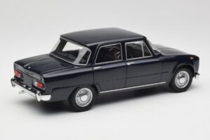Alfa Romeo Giulia 1300 Blå Minichamps 1:18 180120905 Metal — billede 3 af 8