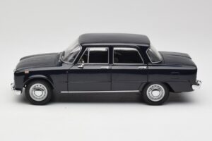 Alfa Romeo Giulia 1300 Blå Minichamps 1:18 180120905 Metal — billede 4 af 8