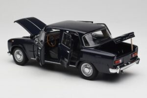 Alfa Romeo Giulia 1300 Blå Minichamps 1:18 180120905 Metal — billede 5 af 8