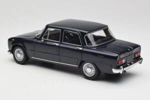 Alfa Romeo Giulia 1300 Blå Minichamps 1:18 180120905 Metal — billede 7 af 8