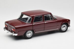 Alfa Romeo Giulia 1300 Mørkerød Minichamps 1:18 180120906 Metal — billede 3 af 8