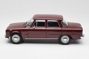 Alfa Romeo Giulia 1300 Mørkerød Minichamps 1:18 180120906 Metal — billede 4 af 8