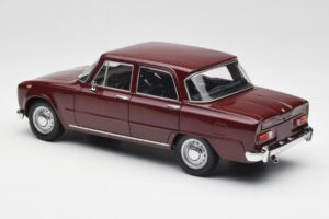 Alfa Romeo Giulia 1300 Mørkerød Minichamps 1:18 180120906 Metal — billede 7 af 8