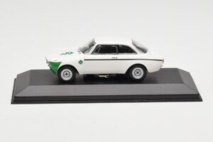 Alfa Romeo Giulia 1300 GTA Junior Hvid Minichamps 1:43 400120601 Metal