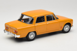Alfa Romeo Giulia 1300 Super Orange Minichamps 1:18 180120900 Metal — billede 3 af 8