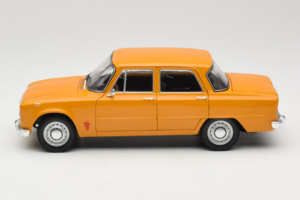 Alfa Romeo Giulia 1300 Super Orange Minichamps 1:18 180120900 Metal — billede 4 af 8