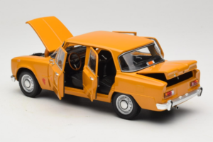 Alfa Romeo Giulia 1300 Super Orange Minichamps 1:18 180120900 Metal — billede 5 af 8