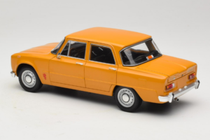 Alfa Romeo Giulia 1300 Super Orange Minichamps 1:18 180120900 Metal — billede 7 af 8