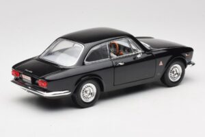 Alfa Romeo Giulia Sprint GTA Sort Road Signature 1:18 92348 Metal — billede 3 af 8