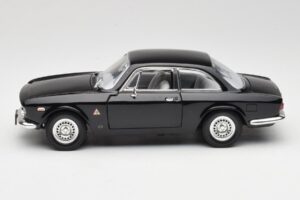 Alfa Romeo Giulia Sprint GTA Sort Road Signature 1:18 92348 Metal — billede 4 af 8