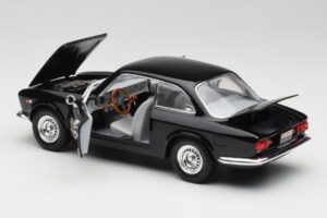 Alfa Romeo Giulia Sprint GTA Sort Road Signature 1:18 92348 Metal — billede 5 af 8