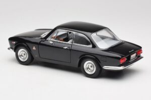 Alfa Romeo Giulia Sprint GTA Sort Road Signature 1:18 92348 Metal — billede 7 af 8
