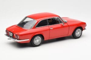 Alfa Romeo GT 1300 Junior LHD Rød AUTOart 1:18 70131 Metal — billede 3 af 8