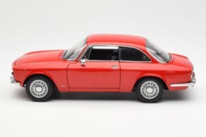 Alfa Romeo GT 1300 Junior LHD Rød AUTOart 1:18 70131 Metal — billede 4 af 8