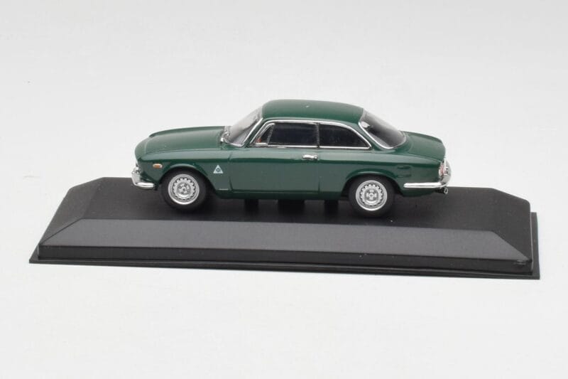 Alfa Romeo Giulia GTA 1300 Junior Grøn Minichamps 1:43 ALFA010 Metal