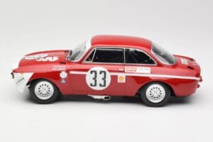 Alfa Romeo GTA 1300 Junior #33 T. Hezemans / G. van Lennep Division 1 Winners 4 Hours of Jarama 1972 Minichamps 1:18 15572123 — billede 3 af 6