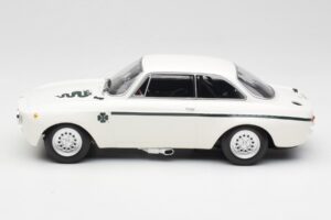 Alfa Romeo GTA 1300 Junior Hvid Minichamps 1:18 155120021 Metal — billede 3 af 6