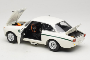 Alfa Romeo GTA 1300 Junior Hvid Minichamps 1:18 100120501 Metal — billede 5 af 8
