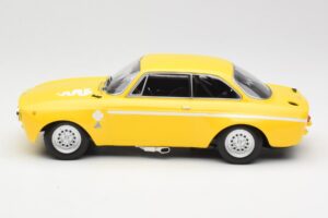 Alfa Romeo GTA 1300 Junior Gul Minichamps 1:18 155120024 Metal — billede 5 af 6