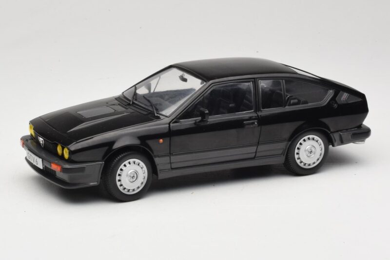 Alfa Romeo GTV6 Sort Solido 1:18 S1802302 Metal