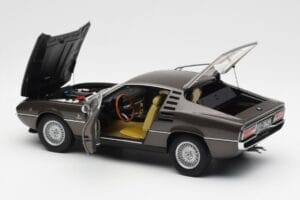 Alfa Romeo Montreal Brun Metallic AUTOart 1:18 70173 Metal — billede 5 af 8