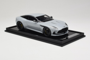 Aston Martin DB12 Nardo Gray MotorHelix 1:18 MH027NG Resin — billede 4 af 7