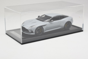 Aston Martin DB12 Nardo Gray MotorHelix 1:18 MH027NG Resin — billede 6 af 7
