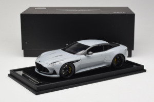 Aston Martin DB12 Nardo Gray MotorHelix 1:18 MH027NG Resin — billede 7 af 7
