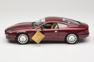 Aston Martin DB7 Rød Guiloy 1:18 67550 Metal — billede 4 af 8