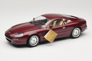 Aston Martin DB7 Rød Guiloy 1:18 67550 Metal