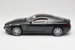 Aston Martin DB9 Sort Solido 1:18 15025600 Metal — billede 4 af 8