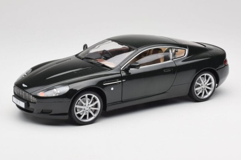 Aston Martin DB9 Sort Solido 1:18 15025600 Metal