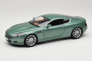 Aston Martin DB9 Grøn Minichamps 1:18 150137322 Metal